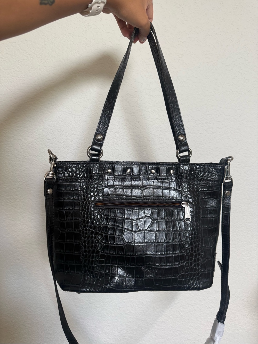 Patricia Nash | Aveley Crossbody Handbag Distressed Croc Leather - Picture 3 of 14